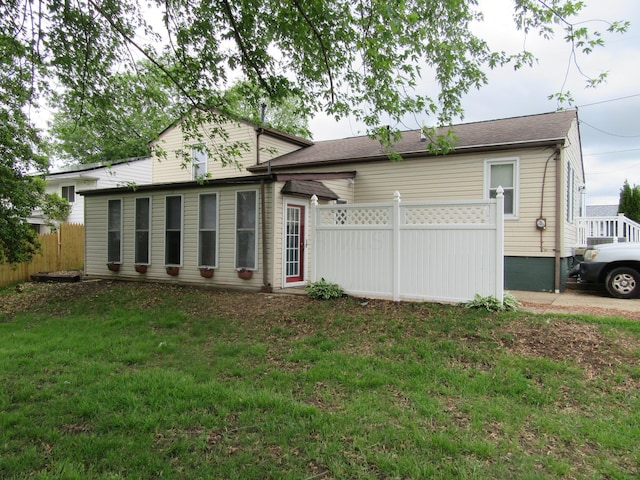 302 W Hubert Ave, Lancaster, OH 43130 - view of back of house