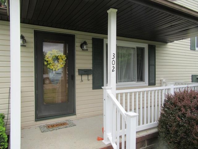 302 W Hubert Ave, Lancaster, OH 43130 - doorway to property featuring covered porch