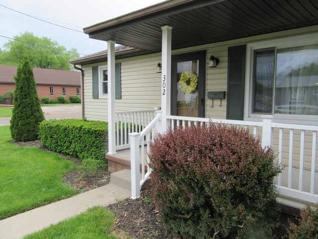 302 W Hubert Ave, Lancaster, OH 43130 - doorway to property featuring a porch