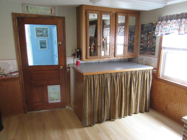 302 W Hubert Ave, Lancaster, OH 43130 - foyer entrance featuring light wood finished floors