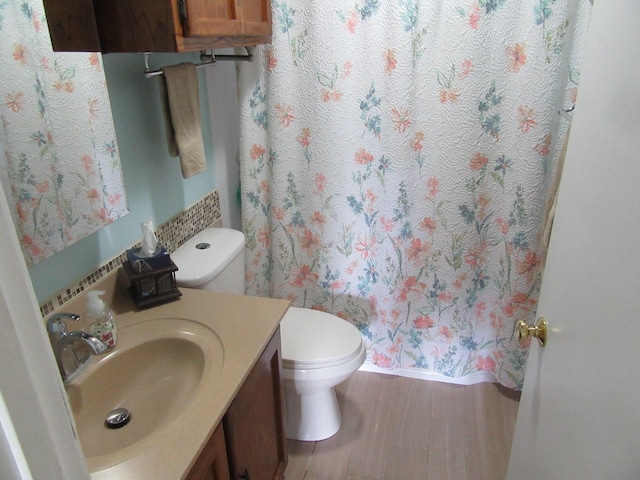 302 W Hubert Ave, Lancaster, OH 43130 - full bath with toilet, vanity, curtained shower, and wood finished floors