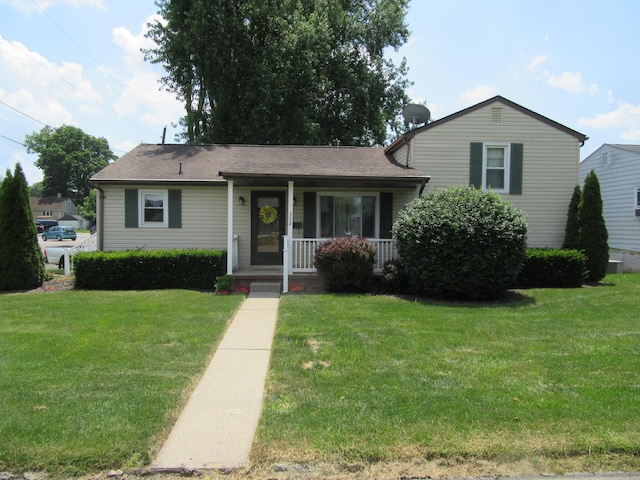 302 W Hubert Ave, Lancaster, OH 43130 - split level home with covered porch and a front yard