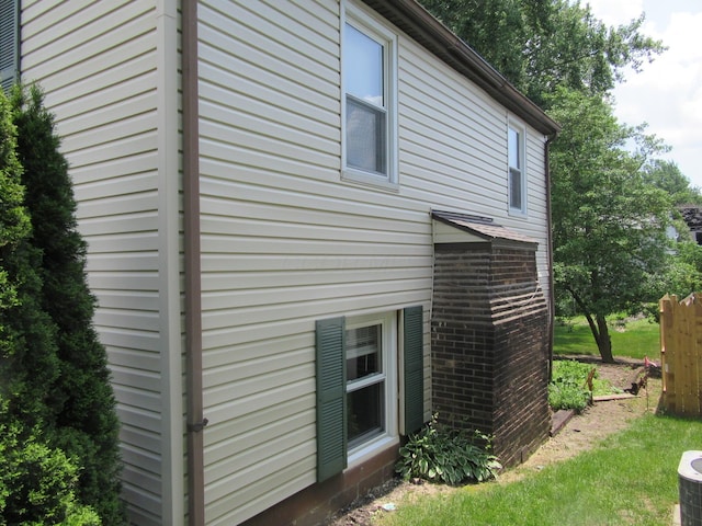 302 W Hubert Ave, Lancaster, OH 43130 - view of side of property