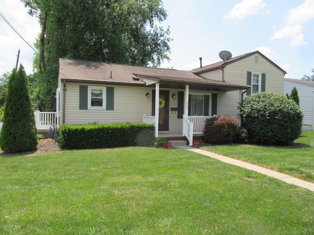 302 W Hubert Ave, Lancaster, OH 43130 - split level home with a porch and a front lawn