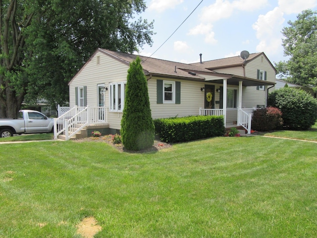302 W Hubert Ave, Lancaster, OH 43130 - view of front facade featuring a front yard and a porch