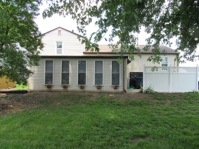 302 W Hubert Ave, Lancaster, OH 43130 - back of property