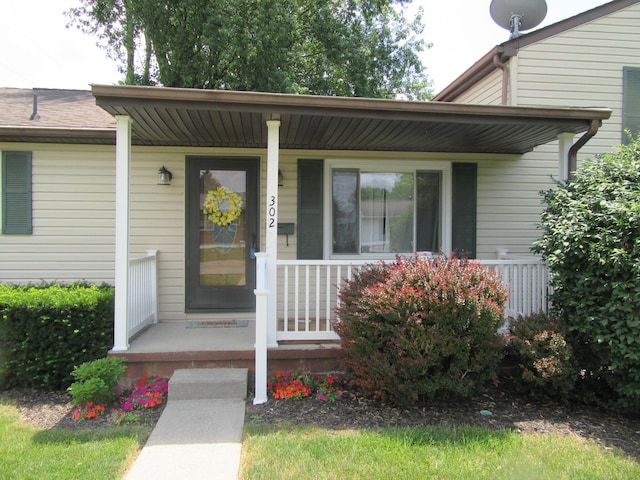 302 W Hubert Ave, Lancaster, OH 43130 - entrance to property featuring covered porch