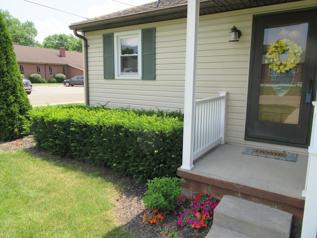 302 W Hubert Ave, Lancaster, OH 43130 - entrance to property with a porch