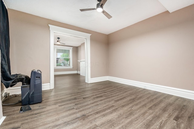 438-440 S Ohio Ave, Columbus, OH 43205 - empty room featuring wood finished floors, a ceiling fan, and baseboards
