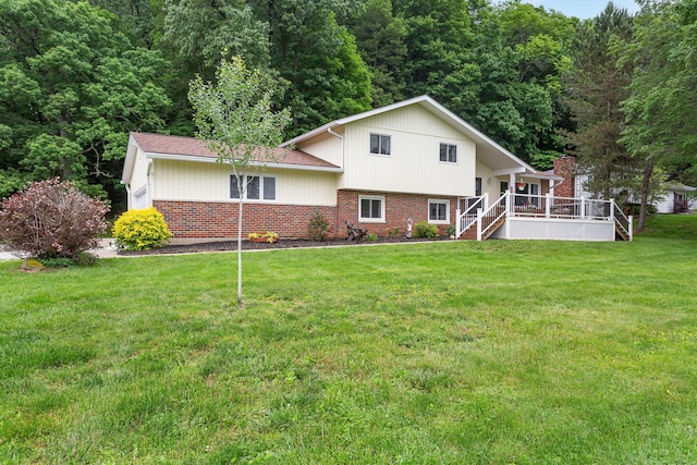 2914 Hickory Hill Dr SE, Lancaster, OH 43130 - split level home featuring brick siding, a front yard, a forest view, stairs, and a wooden deck