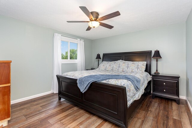 2914 Hickory Hill Dr SE, Lancaster, OH 43130 - bedroom with wood finished floors, baseboards, and ceiling fan