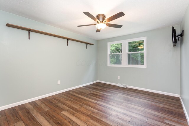 2914 Hickory Hill Dr SE, Lancaster, OH 43130 - unfurnished room with ceiling fan, hardwood / wood-style flooring, and baseboards
