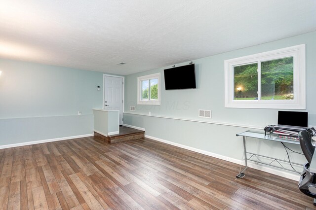 2914 Hickory Hill Dr SE, Lancaster, OH 43130 - unfurnished office with wood finished floors and baseboards