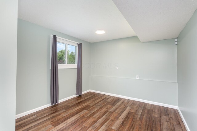 2914 Hickory Hill Dr SE, Lancaster, OH 43130 - unfurnished room with wood finished floors and baseboards