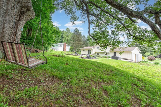 2914 Hickory Hill Dr SE, Lancaster, OH 43130 - view of grassy yard featuring an outbuilding