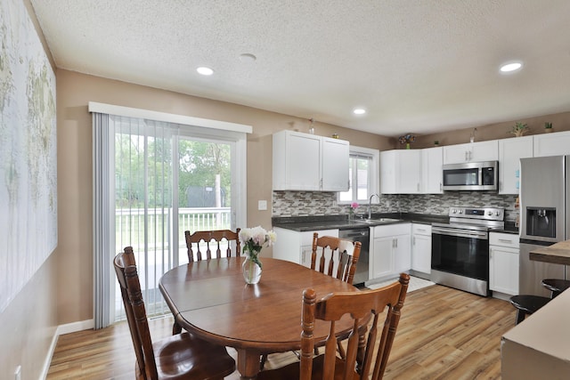 4511 Collingdale Rd, Columbus, OH 43231 - dining space featuring light wood-style floors, a textured ceiling, recessed lighting, and baseboards