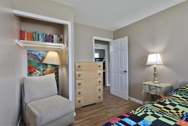 4511 Collingdale Rd, Columbus, OH 43231 - bedroom featuring wood finished floors, a textured ceiling, and baseboards