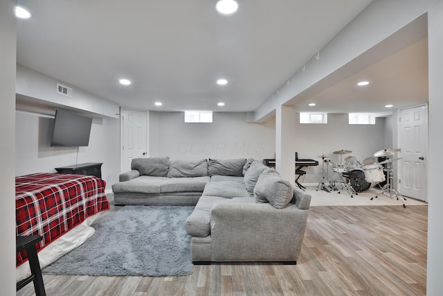 4511 Collingdale Rd, Columbus, OH 43231 - living area featuring wood finished floors and recessed lighting