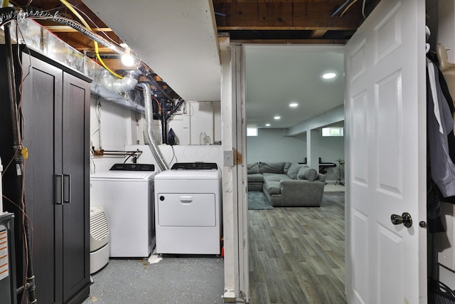 4511 Collingdale Rd, Columbus, OH 43231 - laundry room featuring washing machine and clothes dryer and recessed lighting