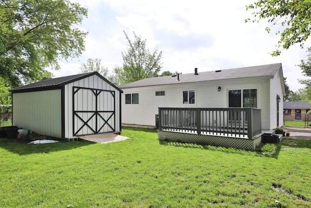 4511 Collingdale Rd, Columbus, OH 43231 - back of house with a deck and a lawn