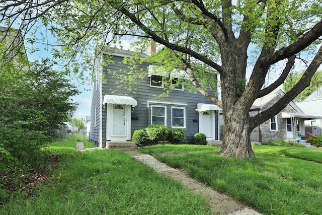 784 E Mithoff St, Columbus, OH 43206 - view of front of property featuring entry steps, a chimney, and a front yard