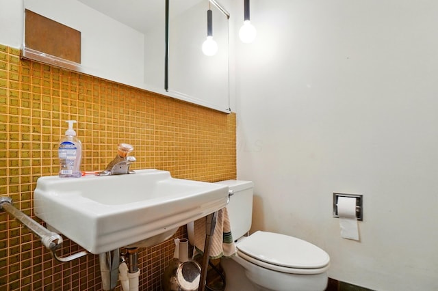 1120 Morning St, Worthington, OH 43085 - bathroom with toilet, tasteful backsplash, tile walls, and a sink