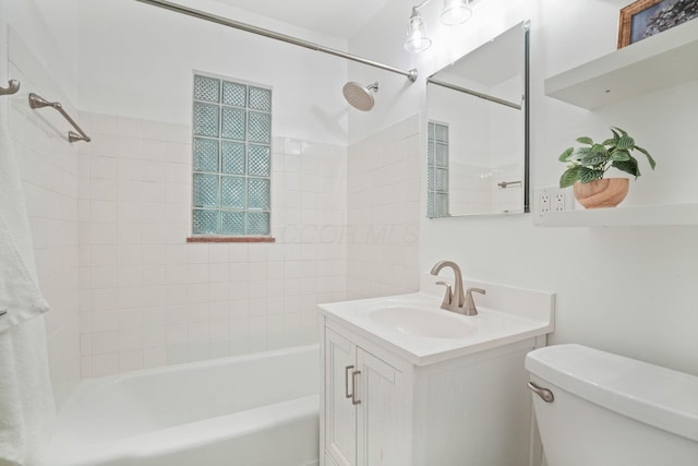 2314 Woodstock Rd, Columbus, OH 43221 - bathroom with shower / tub combo with curtain, vanity, and toilet