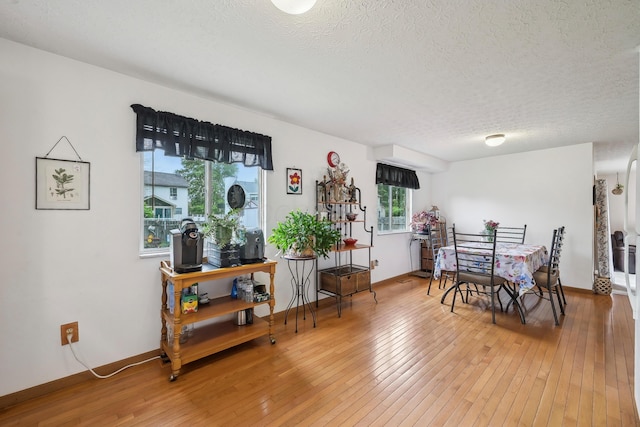 5046 Rolling Rock Ct, Columbus, OH 43229 - dining area featuring hardwood / wood-style flooring, a textured ceiling, and baseboards