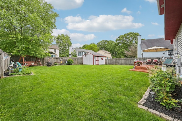 5046 Rolling Rock Ct, Columbus, OH 43229 - view of yard featuring a deck