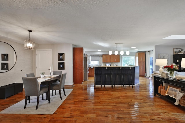 7775 Pembrook Dr, Reynoldsburg, OH 43068 - dining room featuring a chandelier, light wood finished floors, baseboards, a textured ceiling, and recessed lighting