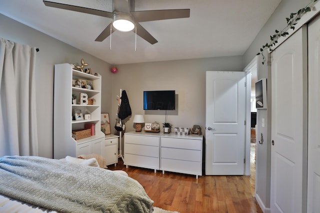 7775 Pembrook Dr, Reynoldsburg, OH 43068 - bedroom featuring wood finished floors and ceiling fan