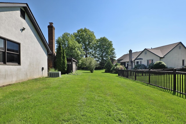 7775 Pembrook Dr, Reynoldsburg, OH 43068 - view of yard featuring central AC