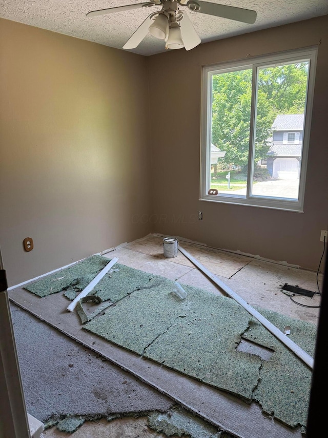 3751 Dolomite Dr, Columbus, OH 43230 - spare room featuring a ceiling fan and a textured ceiling