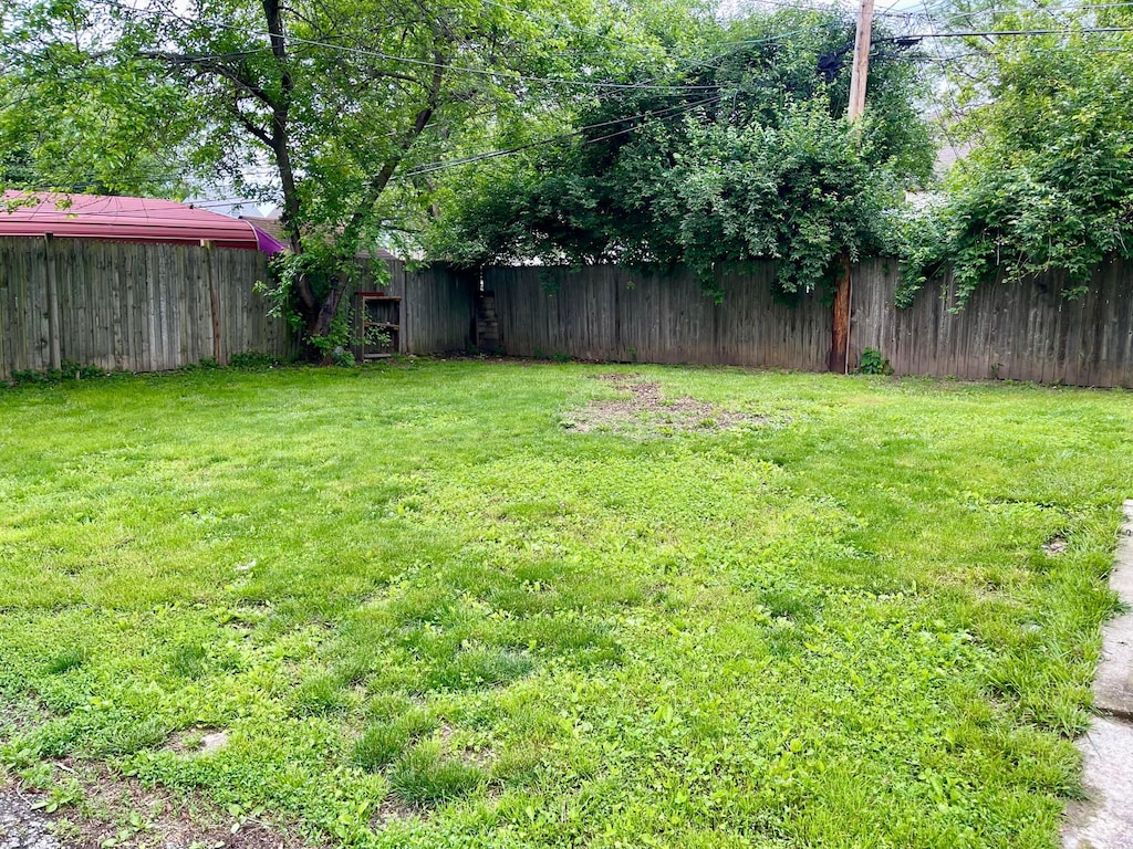 780-782 Whitethorne Ave, Columbus, OH 43223 - view of yard