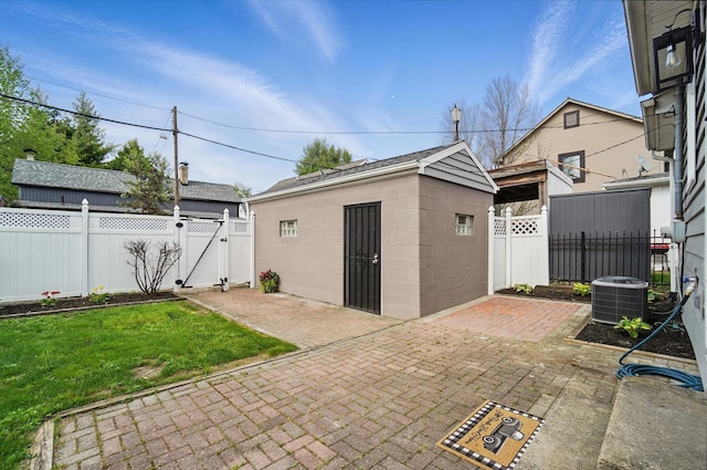 446 E Beck St, Columbus, OH 43206 - view of patio featuring a gate, central AC unit, and an outbuilding