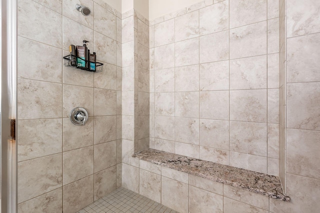 full bathroom featuring a tile shower