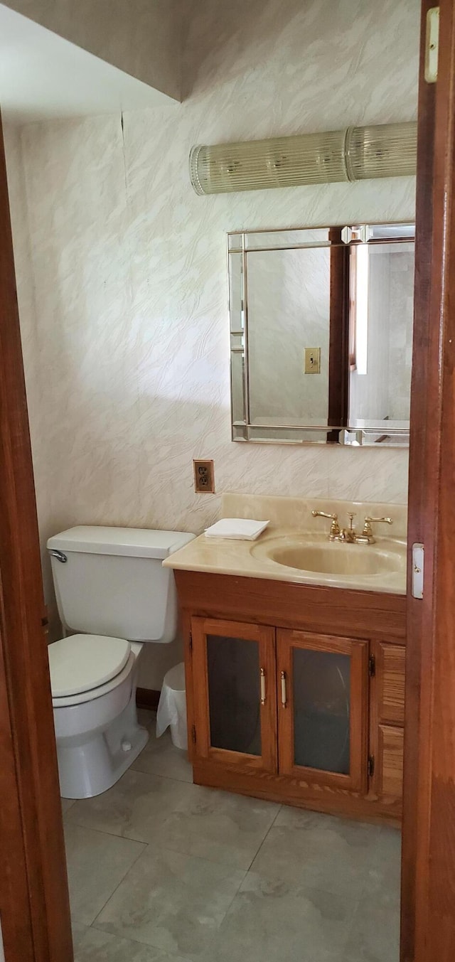 4993 Shadycrest Rd, Columbus, OH 43229 - half bath featuring toilet and vanity