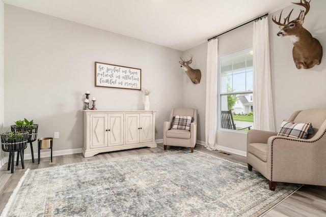 417 Oakland Hills Loop, Commercial Point, OH 43116 - living area featuring light wood-style flooring and baseboards