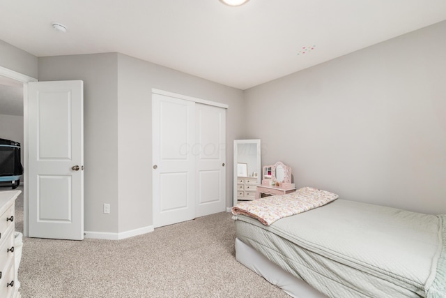 417 Oakland Hills Loop, Commercial Point, OH 43116 - bedroom featuring light colored carpet, a closet, and baseboards