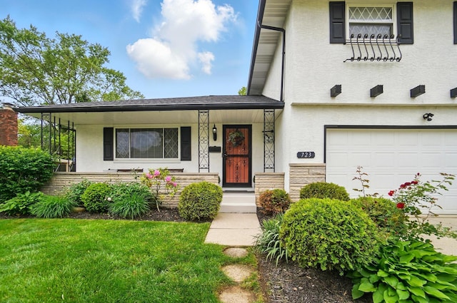 723 W Winmar Pl, Westerville, OH 43081 - split level home with covered porch, a garage, stucco siding, and a front lawn