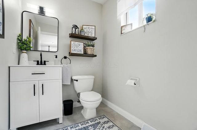 723 W Winmar Pl, Westerville, OH 43081 - bathroom with toilet, vanity, baseboards, and tile patterned flooring