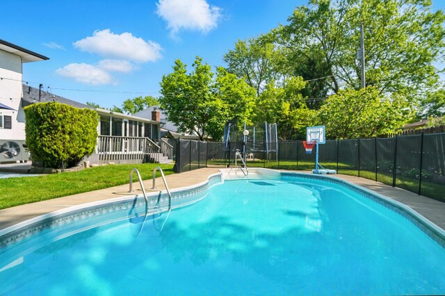 723 W Winmar Pl, Westerville, OH 43081 - view of swimming pool with a sunroom