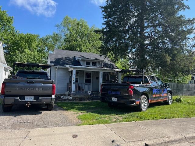 2854 E 11th Ave, Columbus, OH 43219 - bungalow featuring a porch