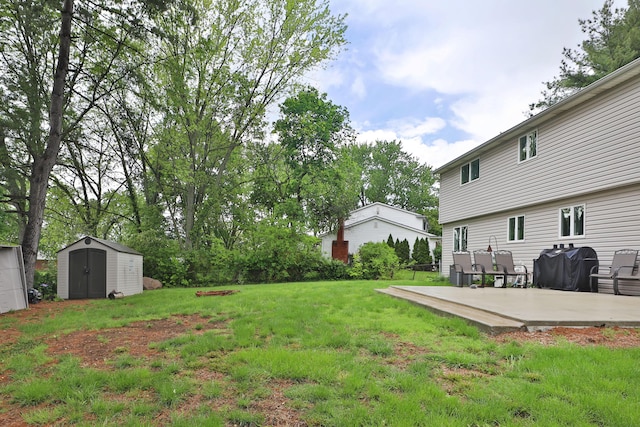 327 Warlock Ct, Columbus, OH 43230 - view of grassy yard featuring a patio