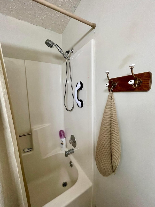 346 Instone Dr, Reynoldsburg, OH 43068 - bathroom featuring shower / bath combination with curtain