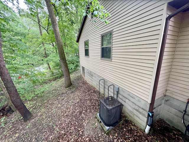 346 Instone Dr, Reynoldsburg, OH 43068 - view of side of home with crawl space and central air condition unit