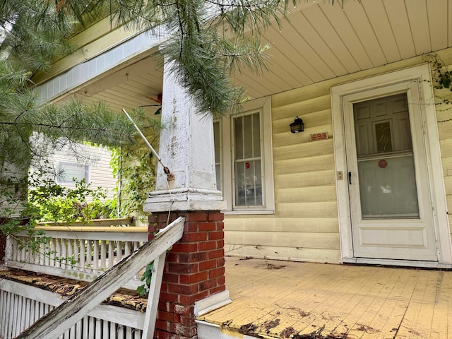 693 Thurman Ave, Columbus, OH 43206 - doorway to property featuring a porch