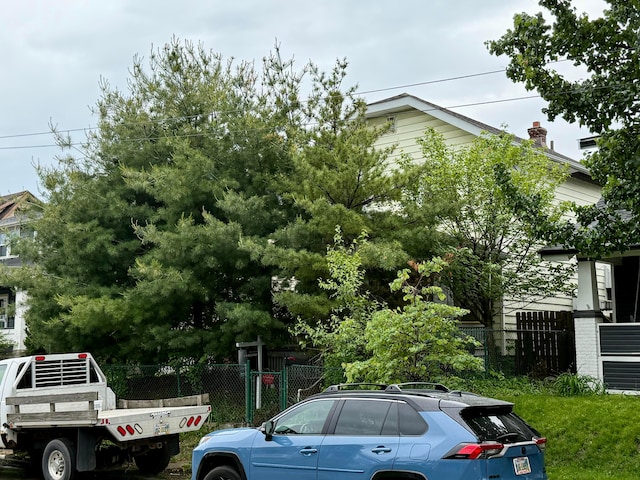 693 Thurman Ave, Columbus, OH 43206 - view of parking / parking lot