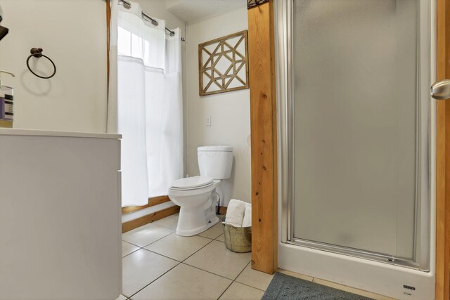 23587 Woltz Rd, Rockbridge, OH 43149 - bathroom with a shower with shower door, tile patterned floors, and toilet