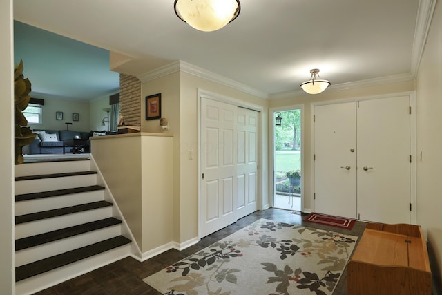 6653 Merwin Rd, Columbus, OH 43235 - entryway with crown molding and baseboards